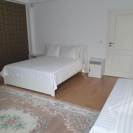 French Boutique Hotel Brasov Bagian luar foto