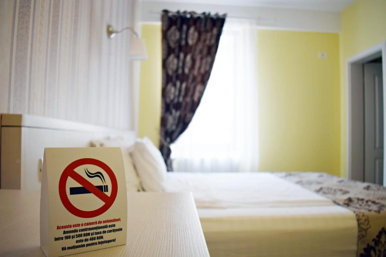French Boutique Hotel Brasov Bagian luar foto