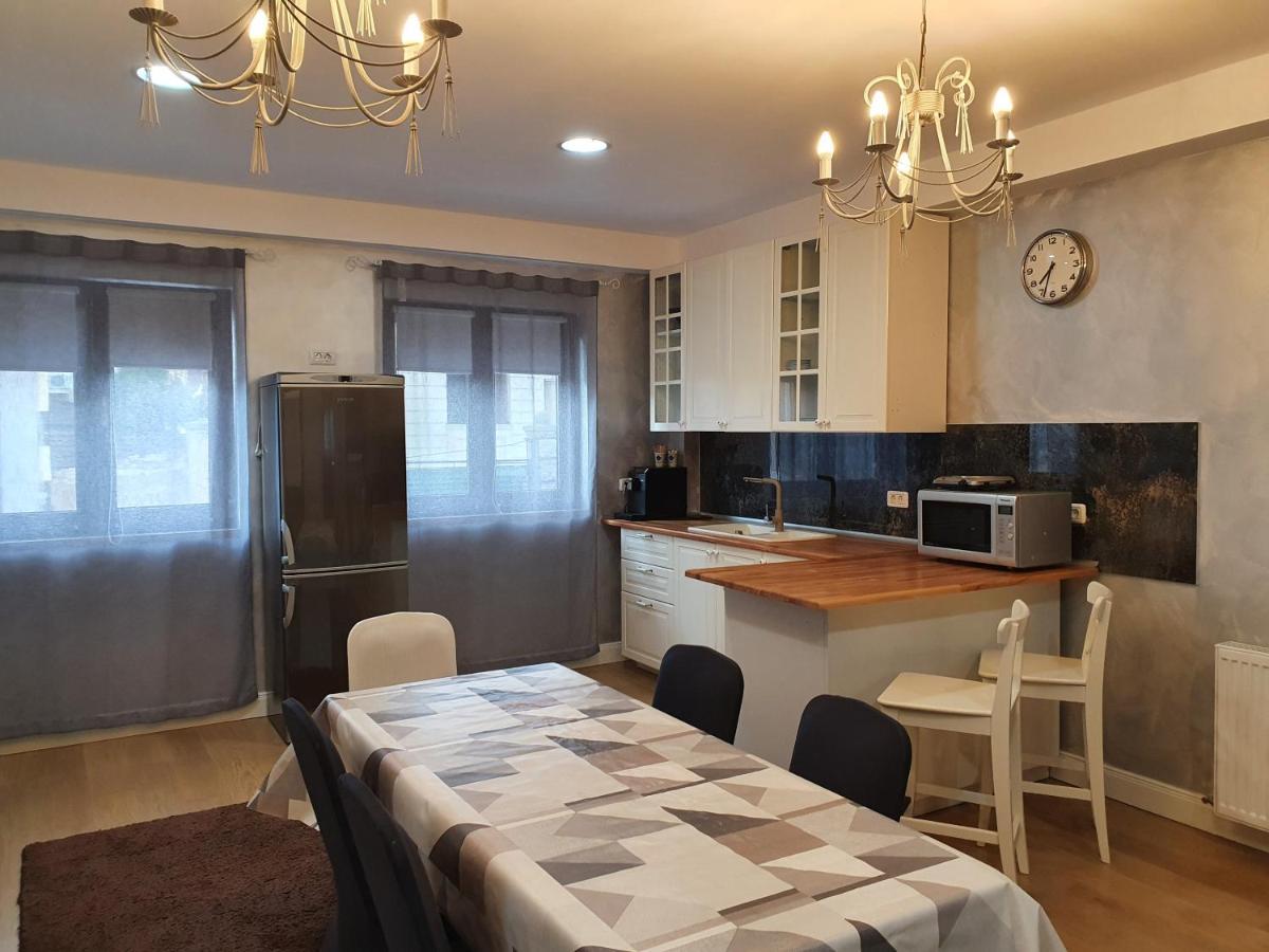 French Boutique Hotel Brasov Bagian luar foto