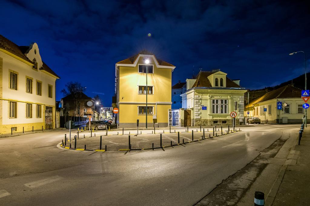 French Boutique Hotel Brasov Bagian luar foto