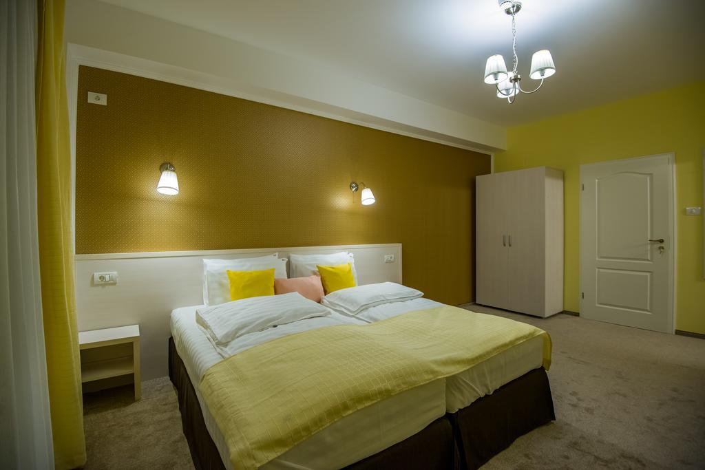 French Boutique Hotel Brasov Bagian luar foto