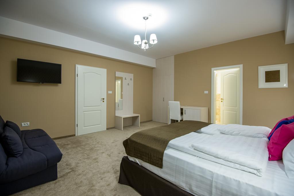 French Boutique Hotel Brasov Bagian luar foto