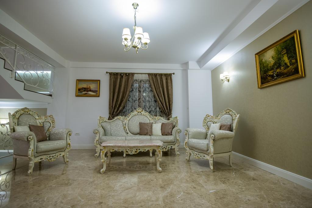 French Boutique Hotel Brasov Bagian luar foto
