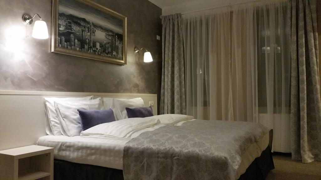 French Boutique Hotel Brasov Bagian luar foto