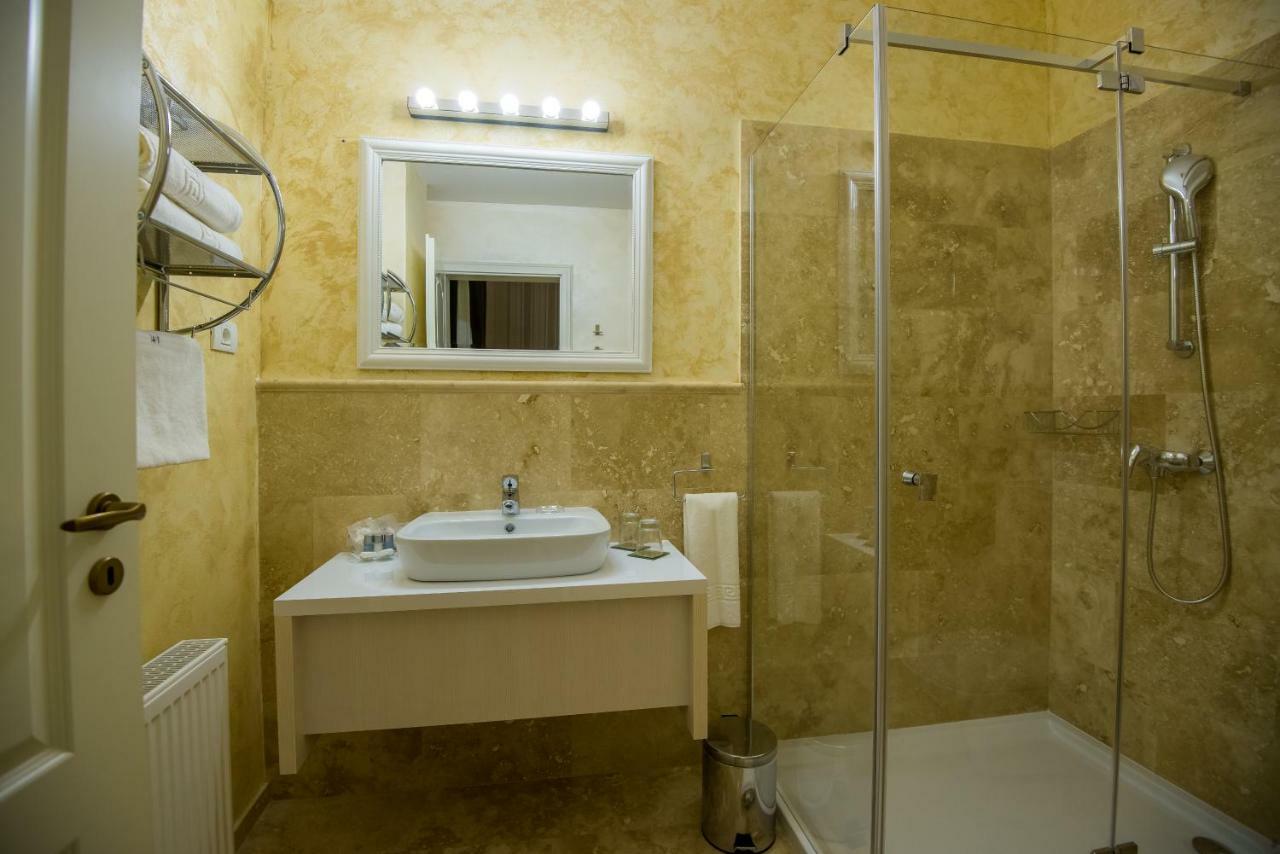 French Boutique Hotel Brasov Bagian luar foto