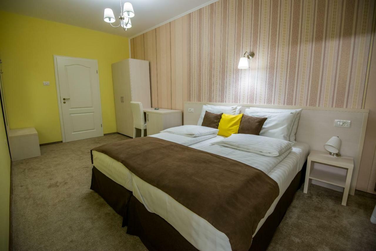 French Boutique Hotel Brasov Bagian luar foto