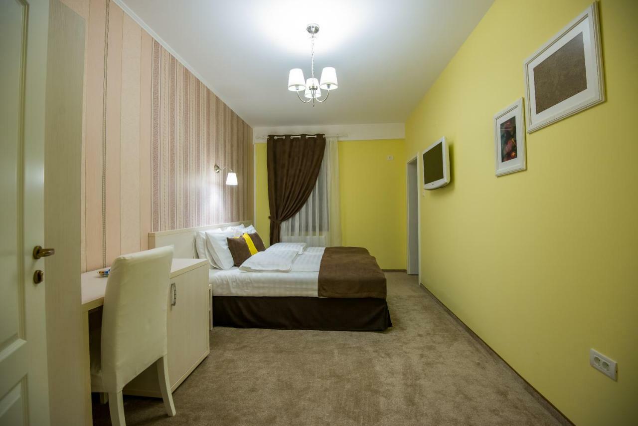 French Boutique Hotel Brasov Bagian luar foto